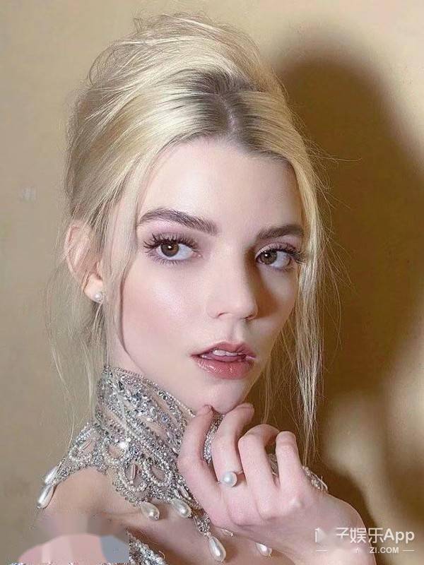 《后翼弃兵》女主红透好莱坞,却被嘲丑像鱼?
