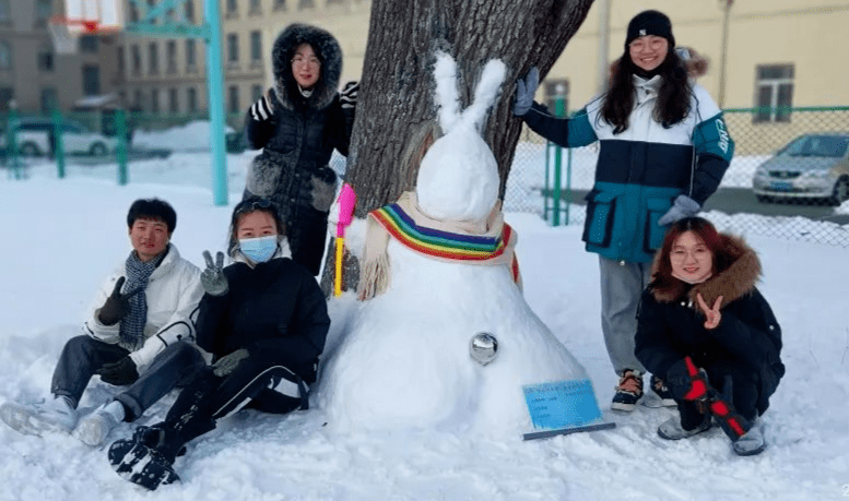 哈工大学子"花式"堆雪人,创意满格!