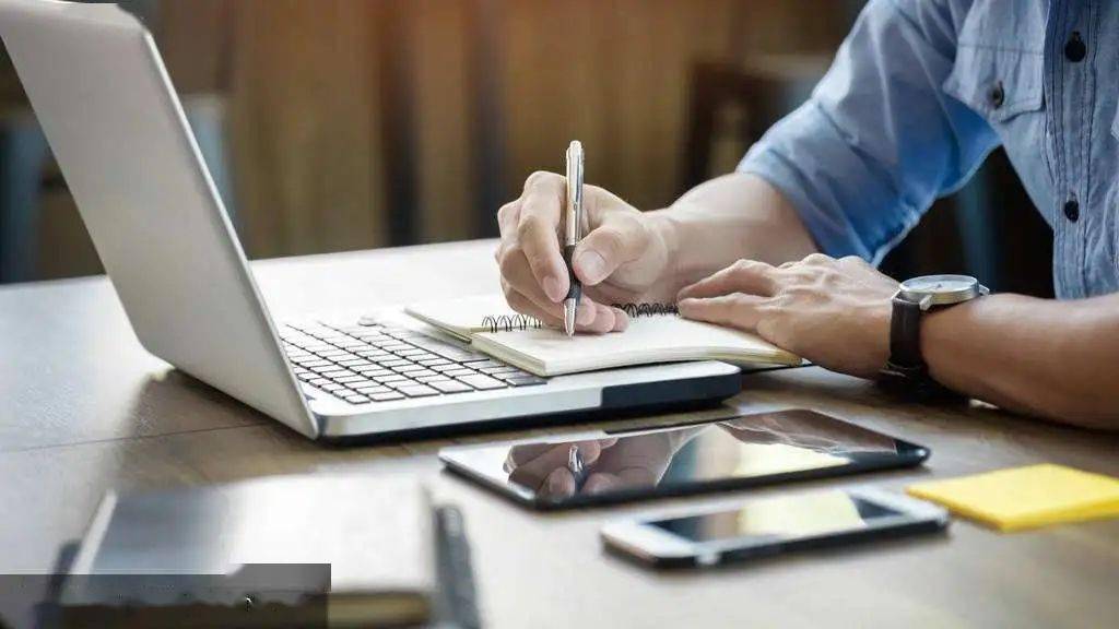 如何做自媒体入门 c770d6a506bb4c7c83fe334699c27dc0.jpeg