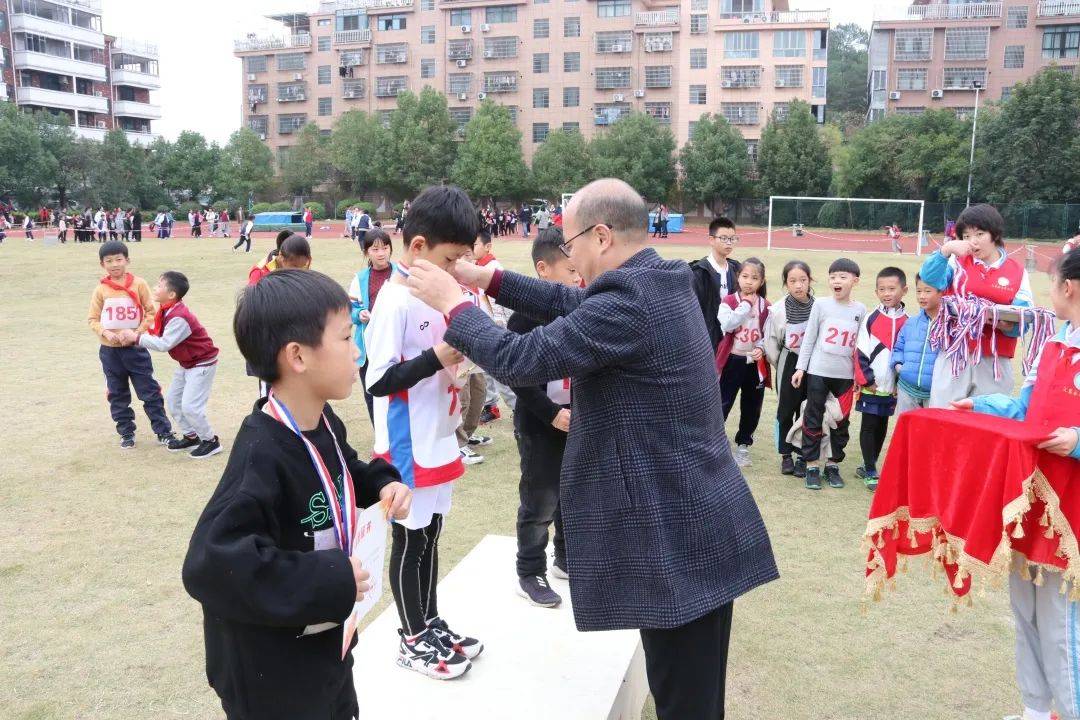 新时代文明实践展运动风采义亭小学田径运动会首日掠影