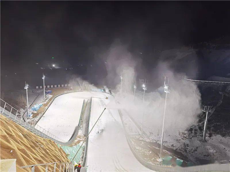 涞源国家跳台滑雪训练科研基地一期竣工 两支国家集训