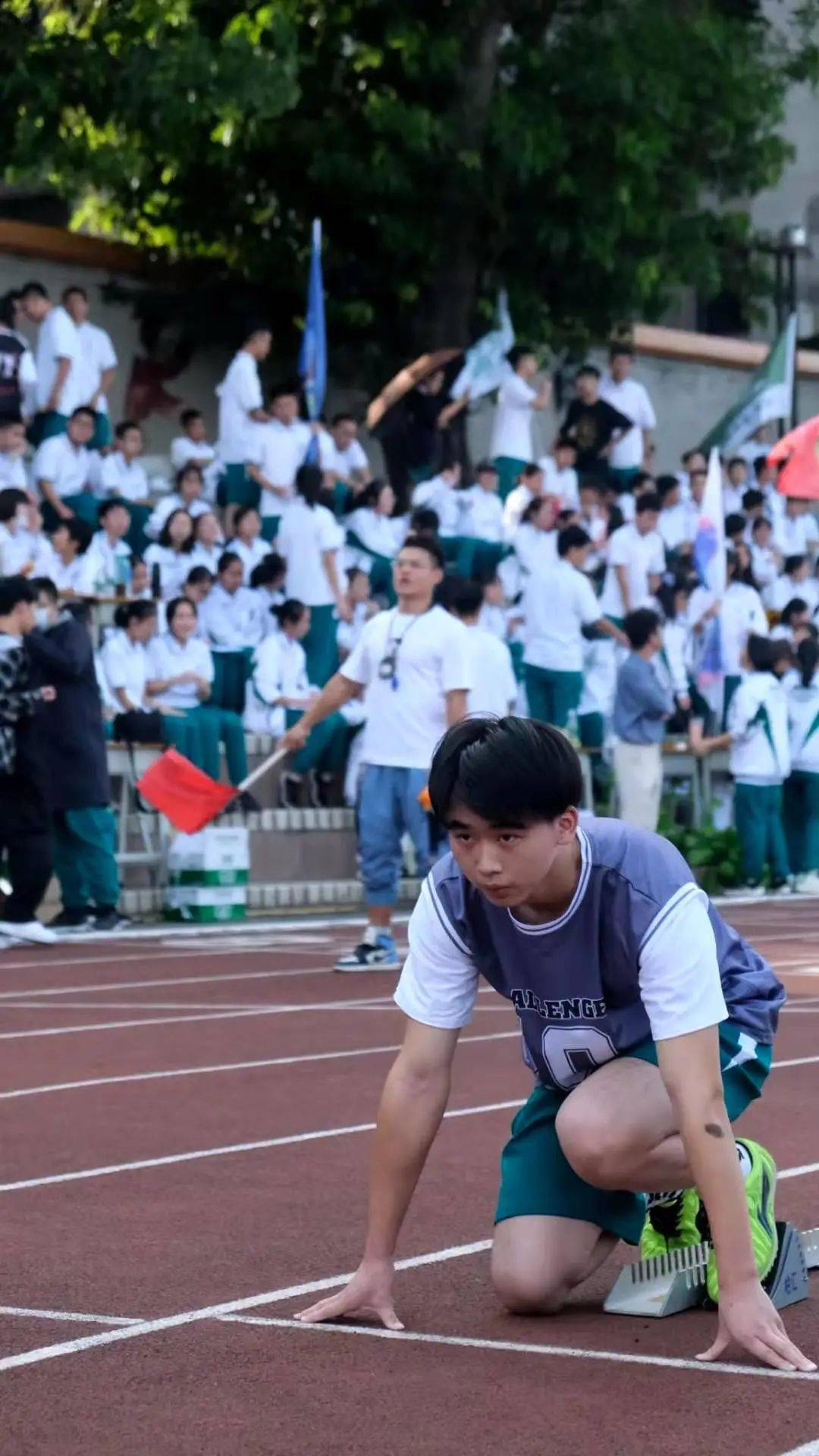 21号:培英中学 奔跑跳跃照片介绍:邝维煜纪念中学五班猛男♂1520号