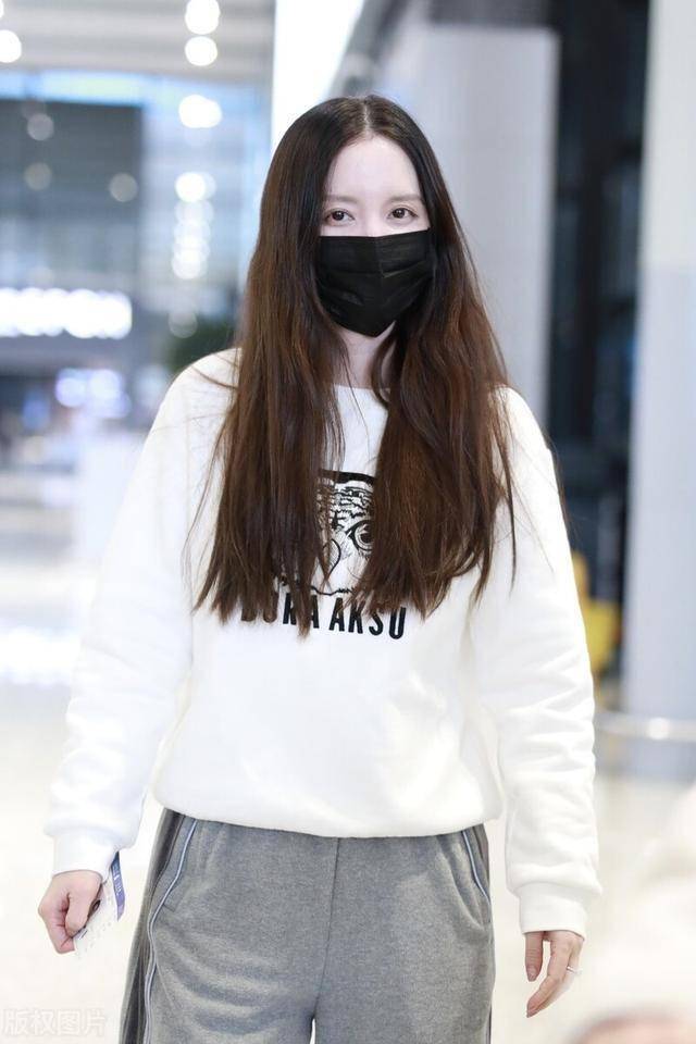 张萌早期穿搭 2d3ece655551419daf29d6b0f506b2e9.jpeg
