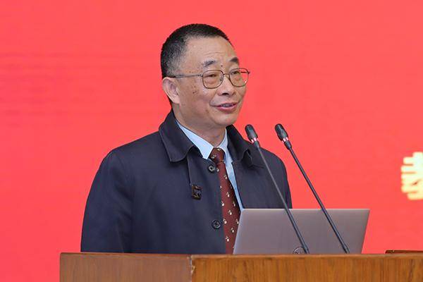 华东师范大学马克思主义学院教授丁晓强作主旨报告 本网记者 陈炼/摄