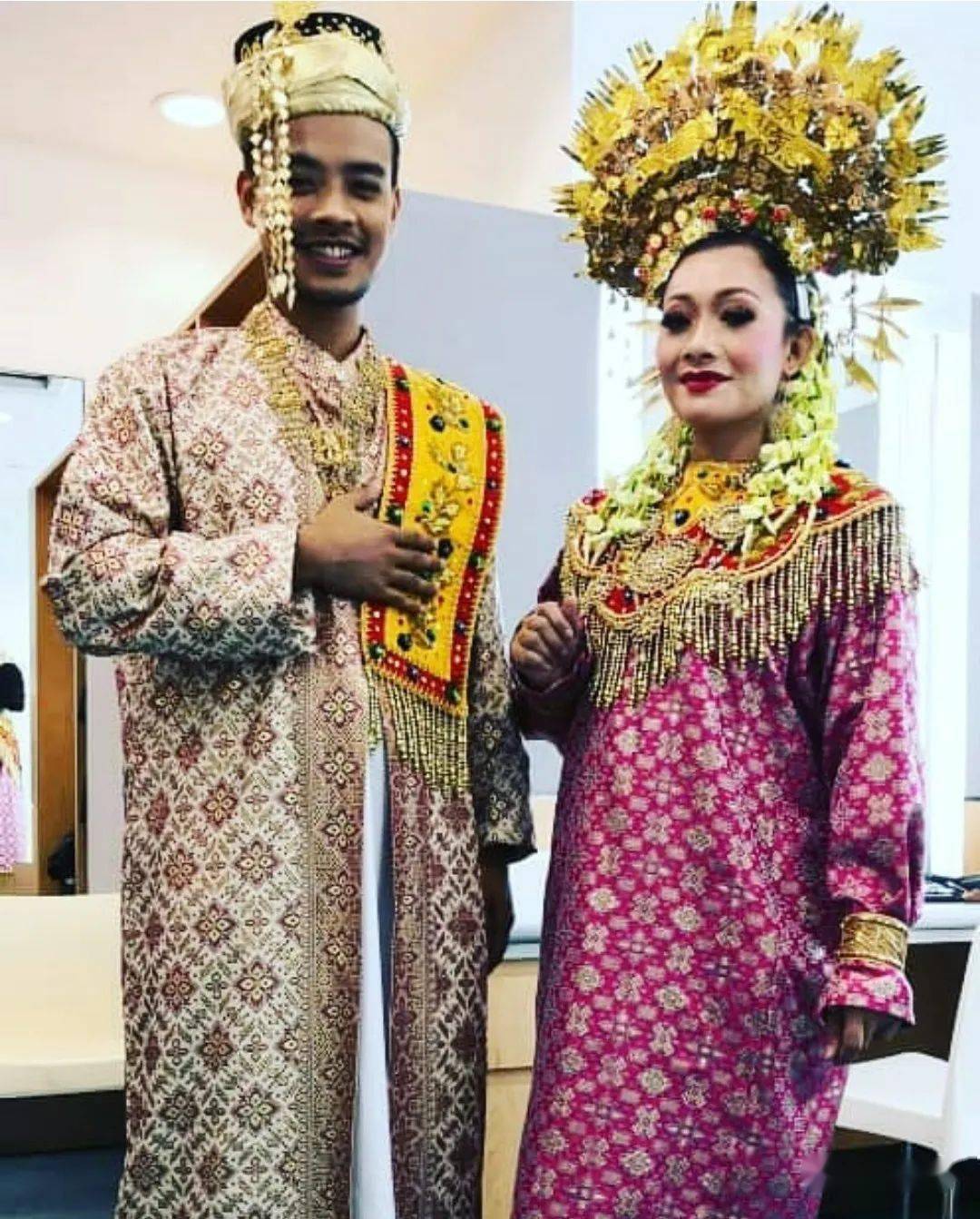 (现今马六甲的一些的马来人会在结婚或者非常重大的场合穿着这种服饰)