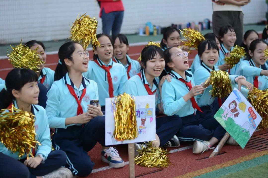 驰骋绿茵场点燃足球梦l丹霞小学举行第二届丹霞杯校园足球赛