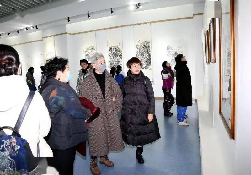 聚力宁夏美术家协会中国画艺委会第三回作品展在石嘴山书画院开幕