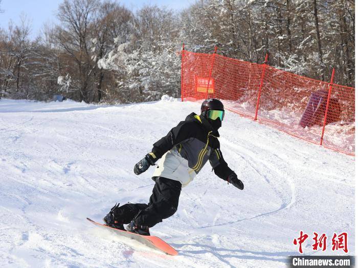 武汉一家人重返吉林北大湖：只为“偿还”欠下的雪票