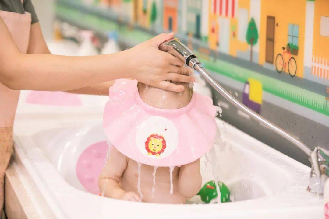 为了避免宝宝着凉冬天应该如何给宝宝洗澡
