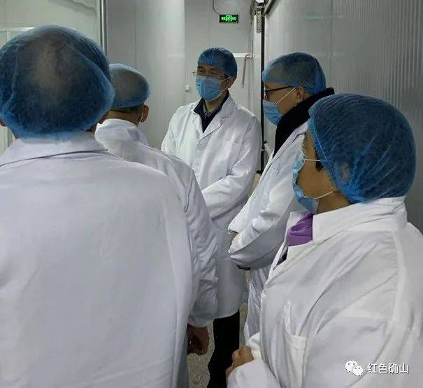 gdp和贫困标准关系_贫困山区的孩子图片(2)