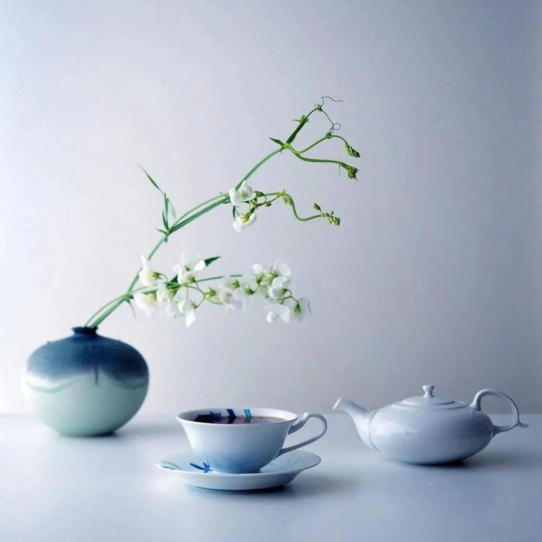 静心品茶,赏花