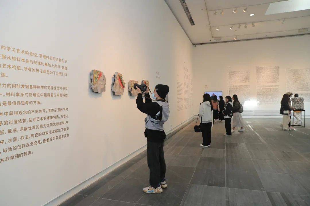 重磅！第三届广东省高校陶艺作品学院展在广州美术学院大学城美术馆开幕！-搜狐大视野-搜狐新闻