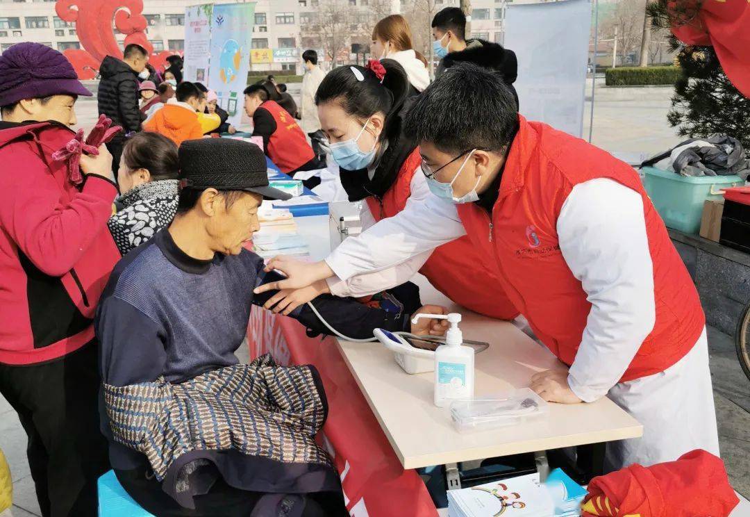 冬季温暖行义诊心连心潍坊市妇幼保健院开展国际志愿者日义诊活动