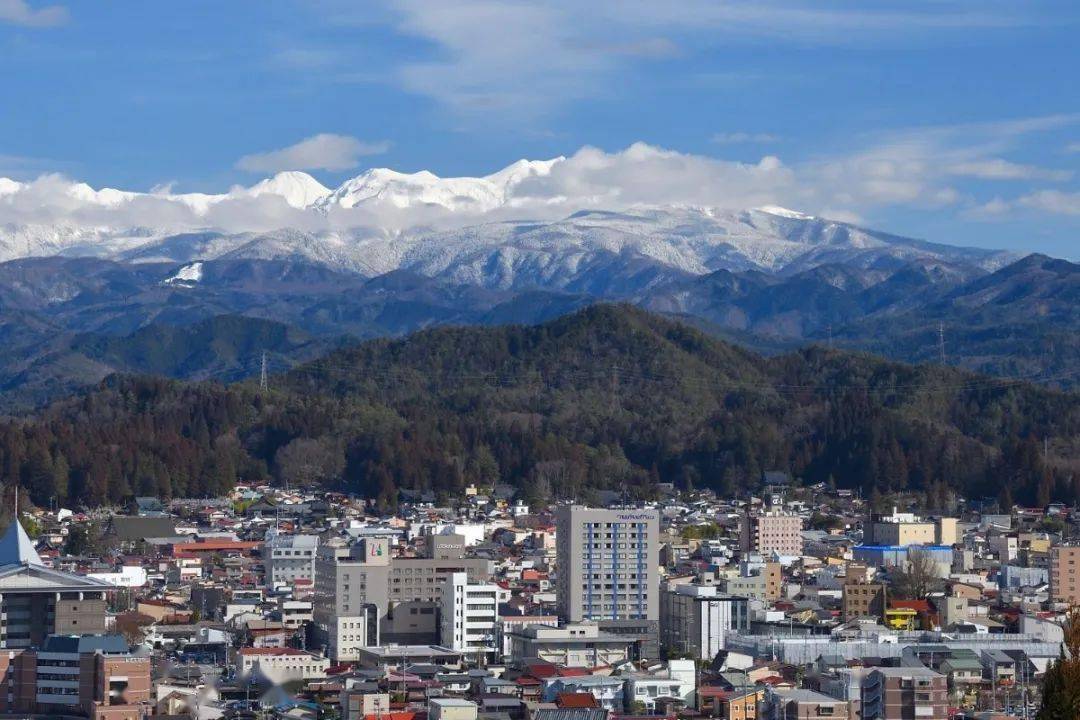 在飞驒高山,既有山脉森林,又有民俗和美景