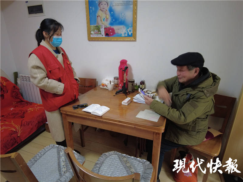 71岁老人自拍自剪近50部视频短片，“为社工鼓劲