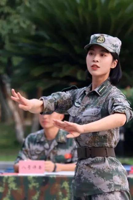 中国女军人，又美又飒-搜狐大视野-搜狐新闻