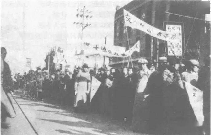 1935年12月9日,中共北平临时工作委员会和北平学联领导和组织爱国学生