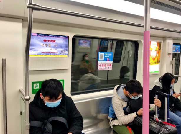 《半月谈》亮相武汉地铁
