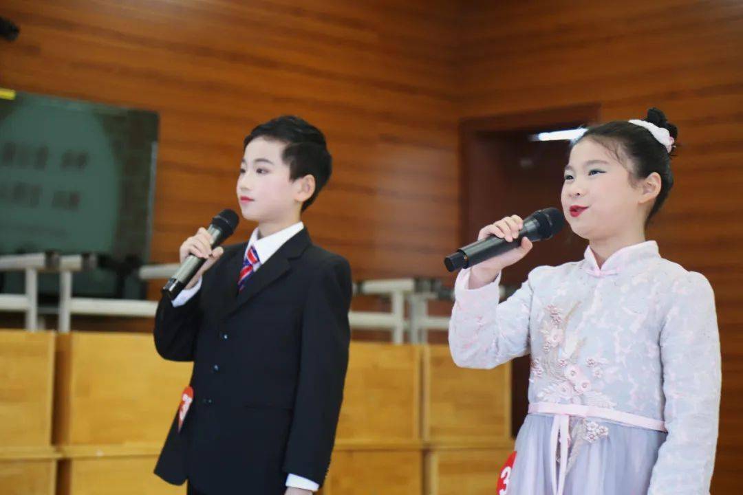 争锋金话筒 挑战主持人——海游街道中心小学开展校园