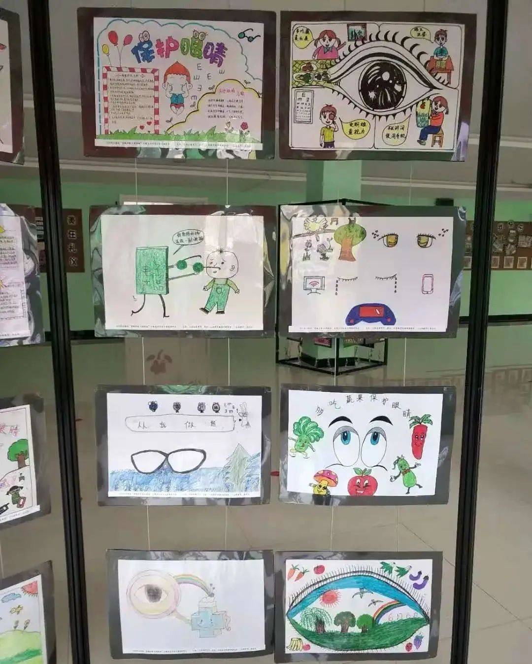 电子屏滚动播放宣传标语,led屏反复播放幼儿眼保健操和爱眼护眼知识