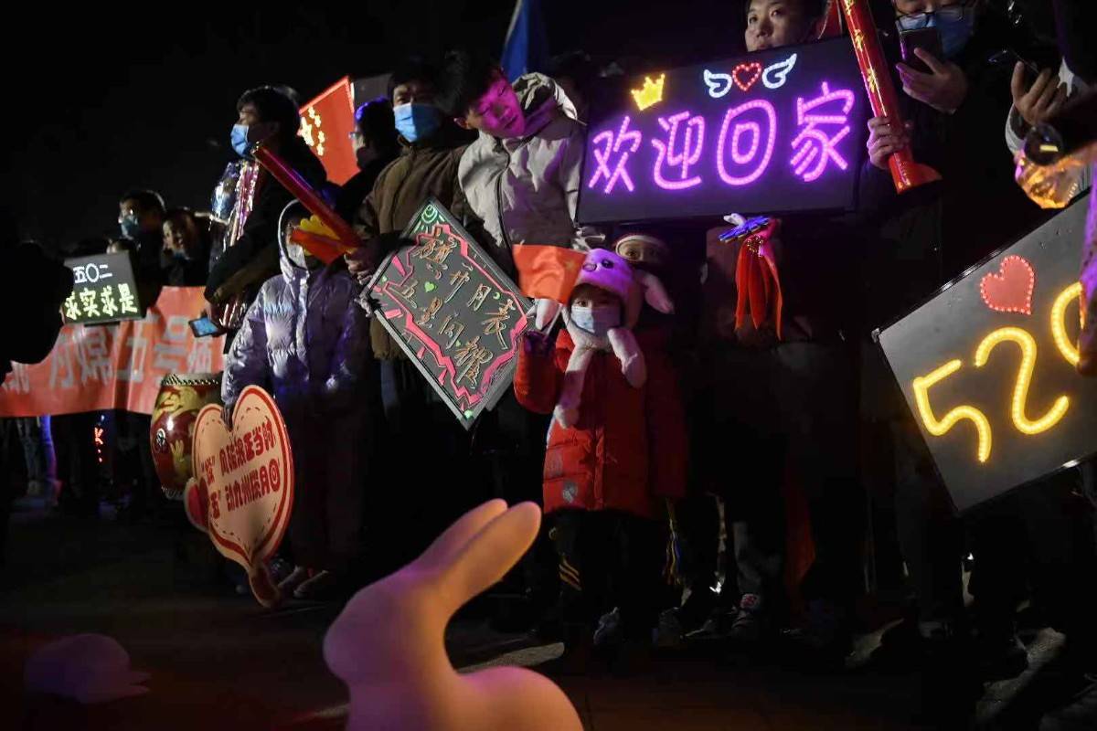 嫦娥|实拍嫦娥五号返回器回“娘家”，“娘家人”热烈欢迎变追星现场