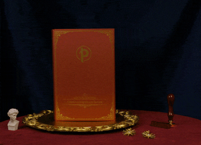 原作手稿,作者签名, 烫金头像 与简短的生平介绍,都能在其中寻觅到