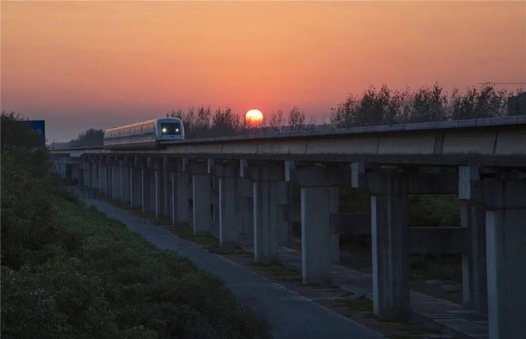 童语霏《速度》杨知恒《古镇印象》杨知恒《时空长桥》杨颖婷《廊