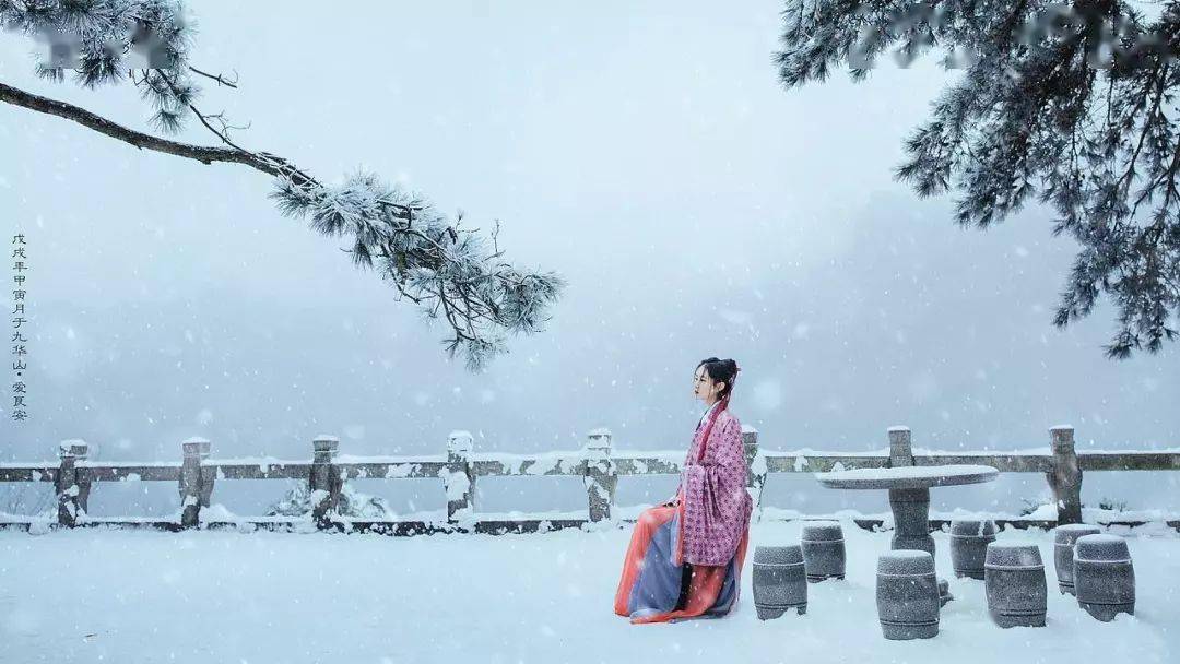 天在下雪,我在等你