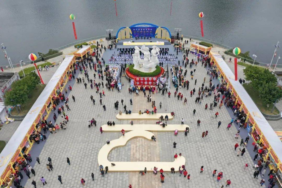 云城区2020年gdp_2020-2021跨年图片