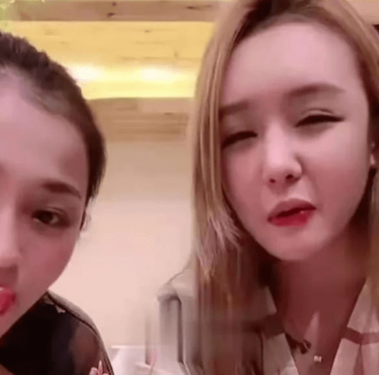 黑暗大美身穿泳衣秀性感身材露满背纹身重返女王范形