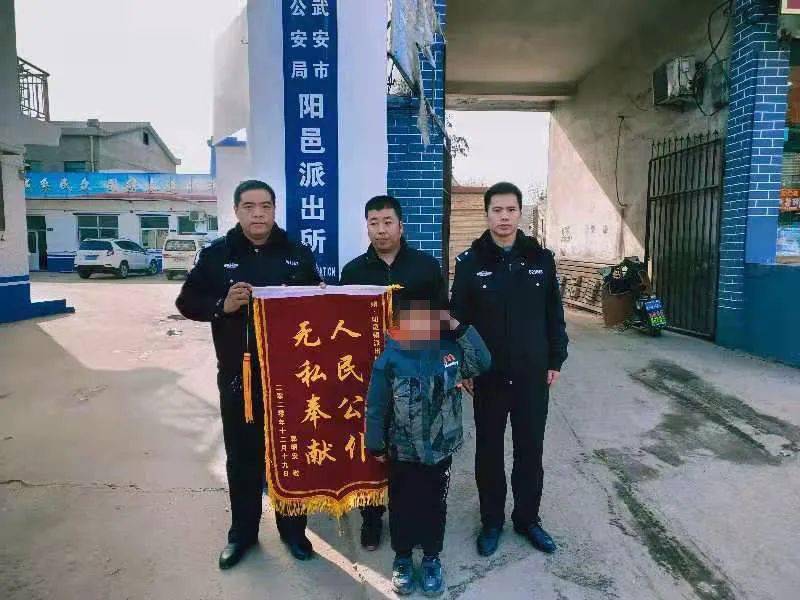 去警察局报案查人口失联_警察局报案图片