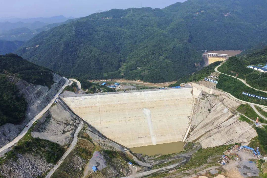 金寨抽水蓄能电站项目位于金寨县张冲乡,是全国人大常委会确定的帮扶