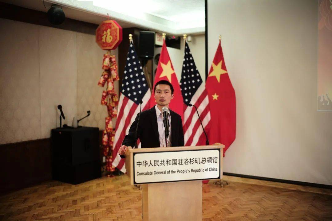 图|闫海洲老师在中国驻洛杉矶总领馆演讲