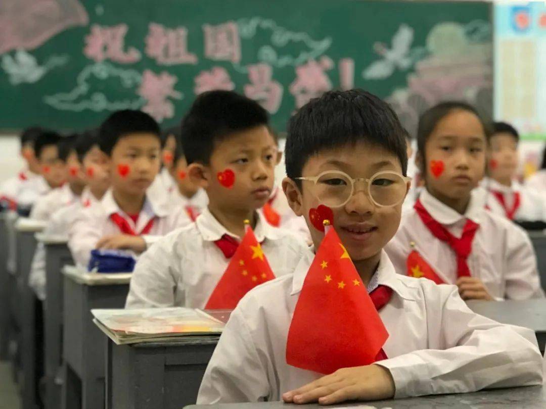 为了深入推进爱国主义教育,陶冶学生情操,进一步激发全体学生的爱国