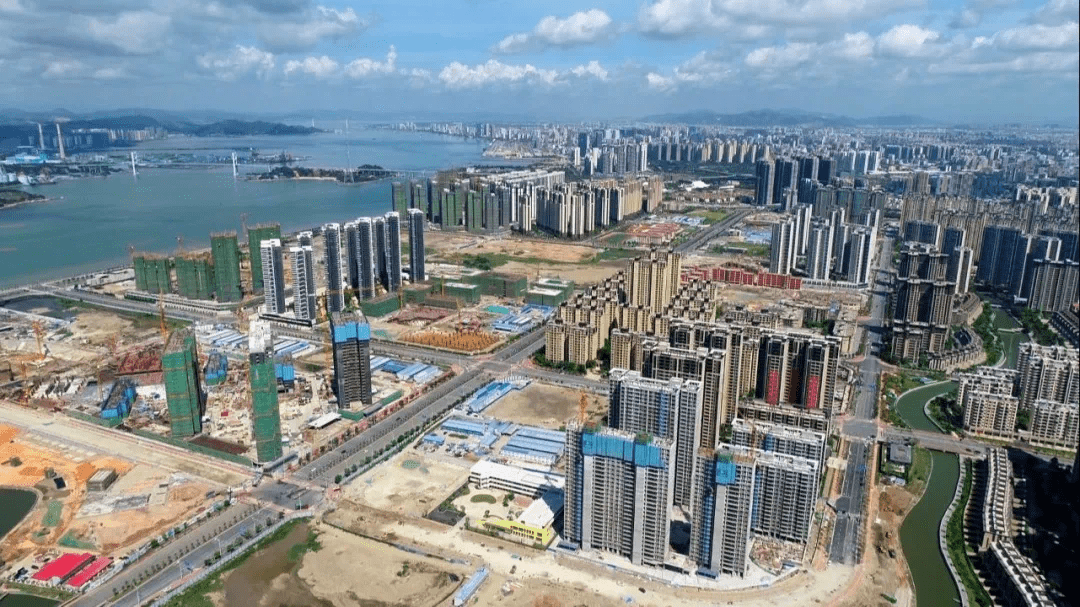 汕头市龙湖区的GDP_这里是汕头,一分钟看40年巨变(3)