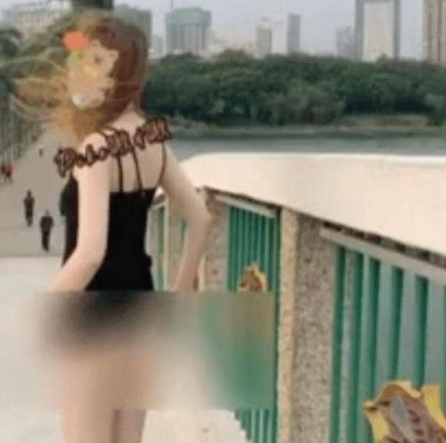 一女子在景点前裸露身体,只为拍照上传网络,网友怒斥