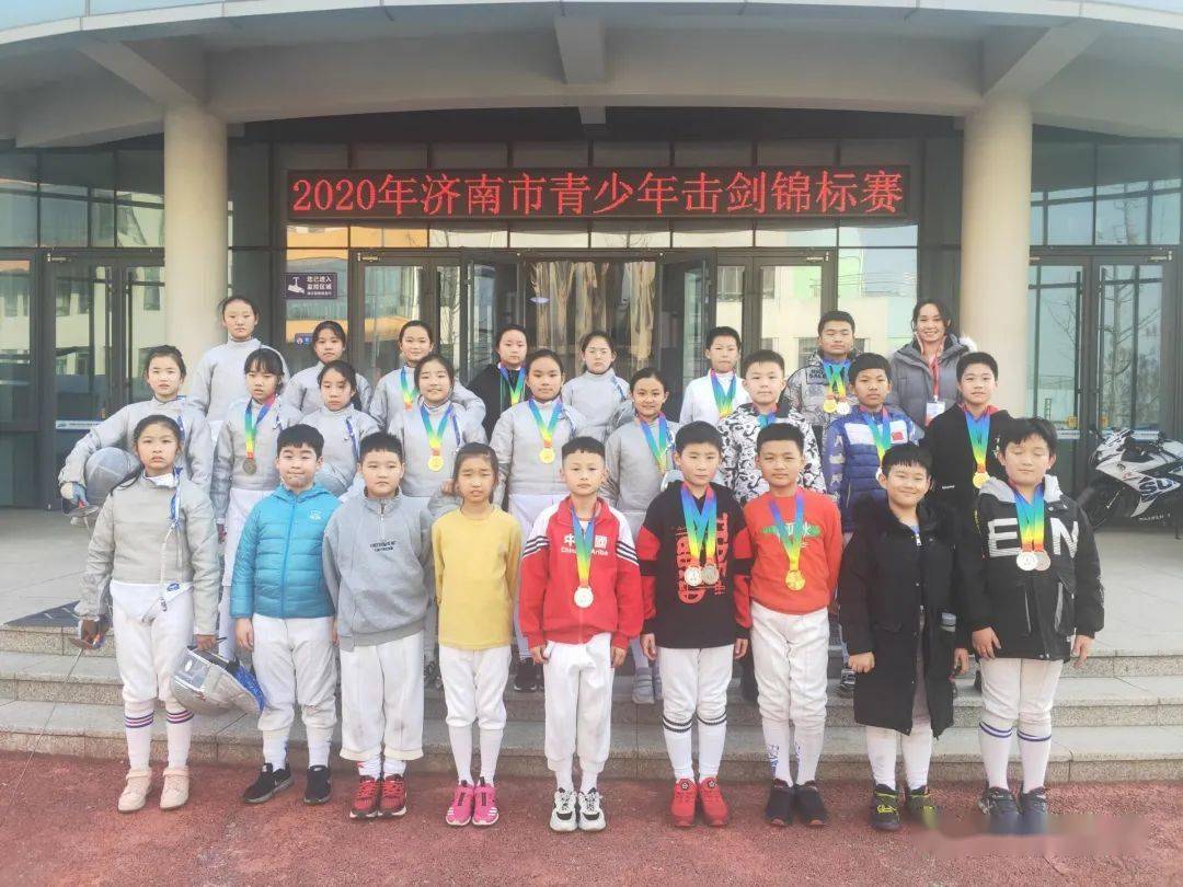 济南市机场小学射箭队的13名队员参加了 "2020年济南市青少年射箭