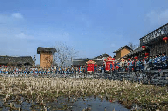 花垣县有多少人口_花垣县火焰土村告别山旮旯 拥抱新生活(2)