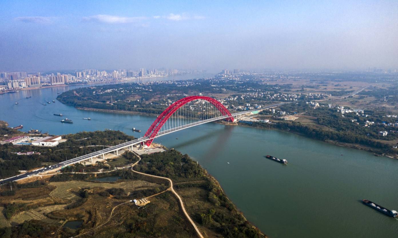 平南三桥位于广西壮族自治区贵港市平南县西江大桥上游6km,是荔浦至