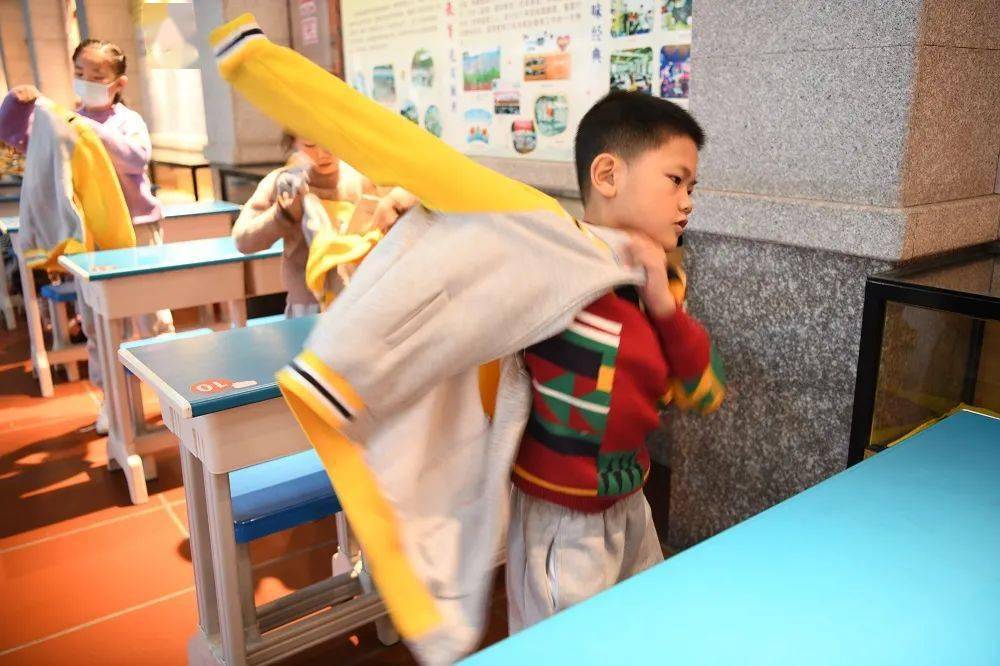 各个年级的同学 a56c42c346424b05be52dfc8daf46895.jpeg