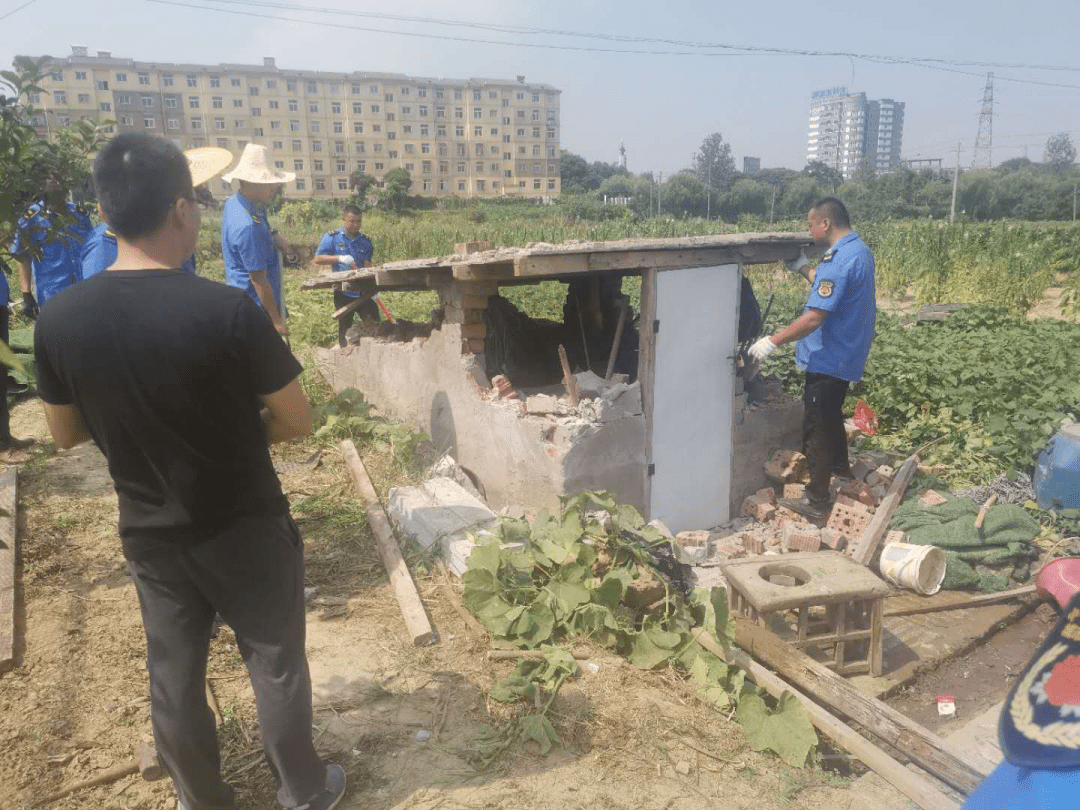 乡镇的小区乱搭怎么办_小区保安图片(3)