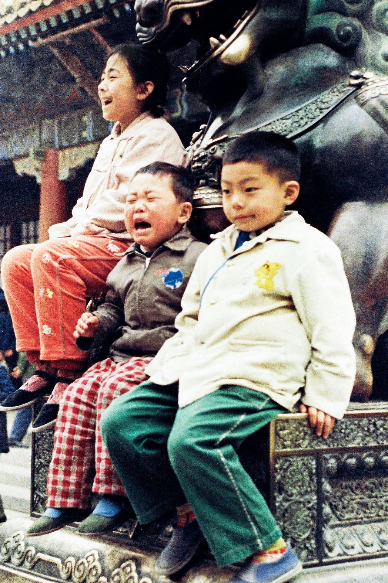 40年前，一个英国摄影师在中国街头遇见色彩