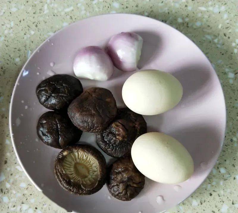 香菇鸡蛋能一起煮吗 8b96296b8deb4b1182db7420508589ba.jpeg
