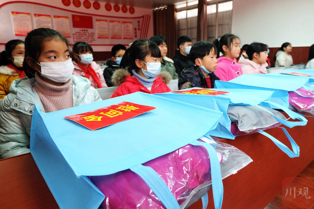 送奶奶礼物排行大全80_小年快乐!给422位爷爷奶奶送去小年礼物!