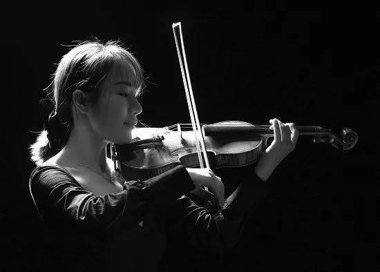 小提琴曲新春乐简谱_小提琴独奏曲新春乐简谱(3)