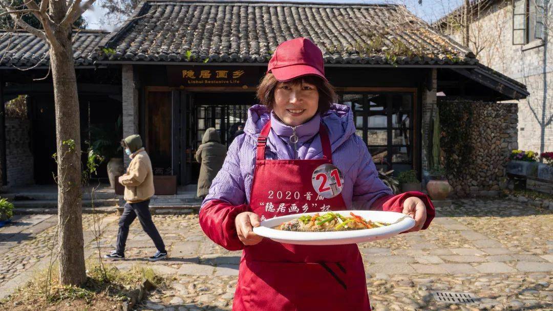 差点忍不住冲进去啦现场围观人员纷纷食指大动颇具古堰画乡地方特色的