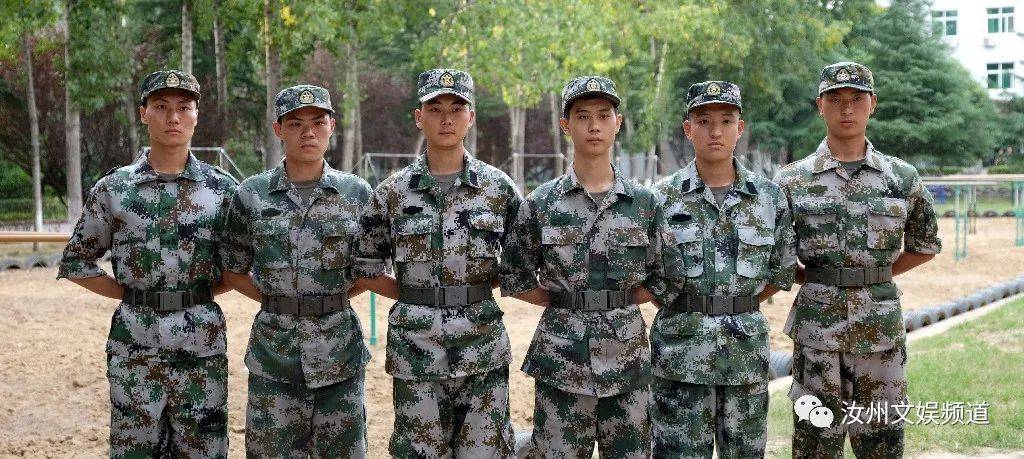 发放《兵役登记证》,依法确定应服兵役,免服兵役和不得服兵役的人员