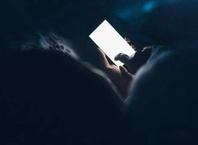 睡前多久不能看电视 f536cb8fbad74a6196c32aeb026cb83f.jpeg