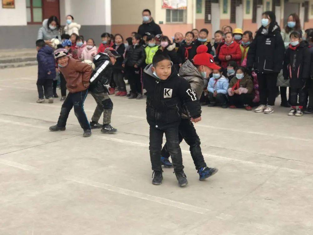 长武县中小学校庆元旦迎新年活动丰富多彩