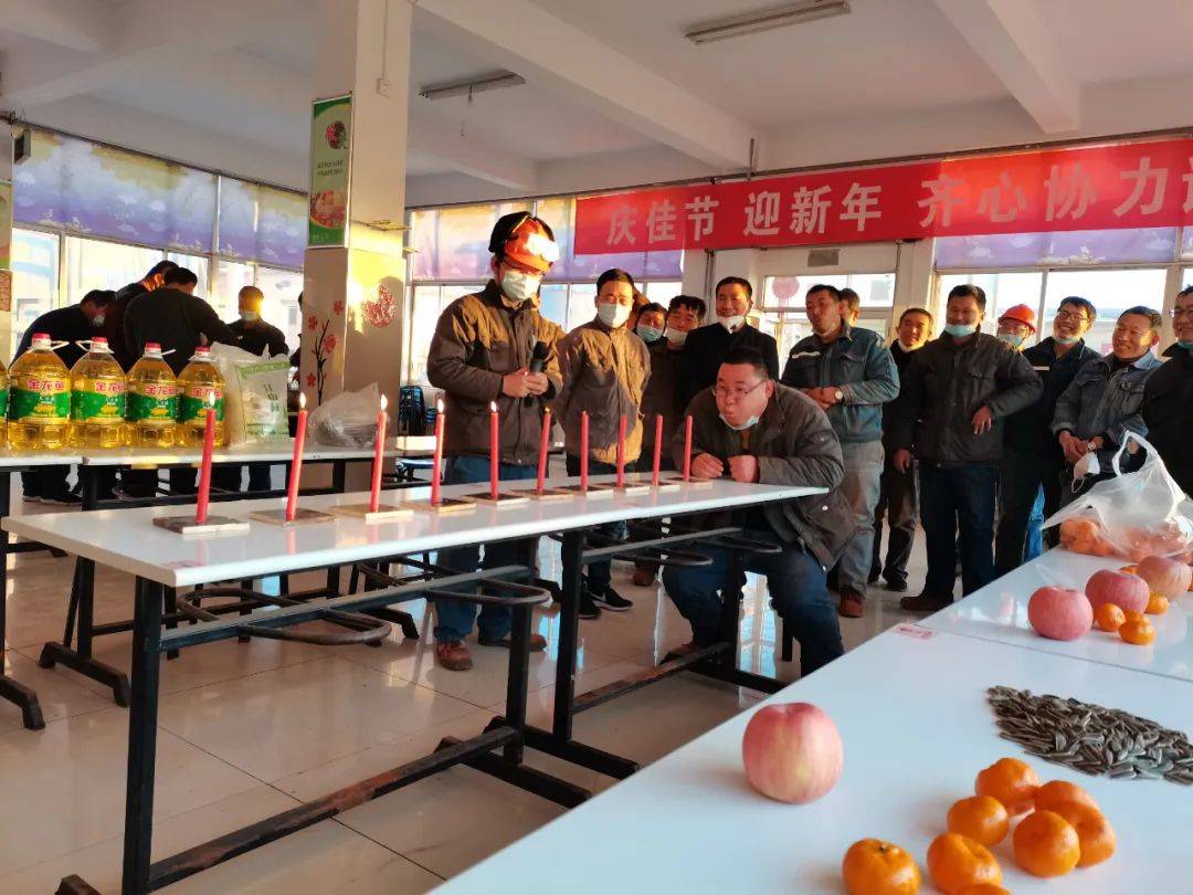 接下来,演讲《战胜挫折》,古筝《大鱼》等展现了新一代00后,10后职工